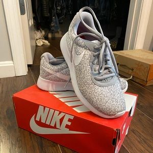 Women’s Nike Tennis Shoes